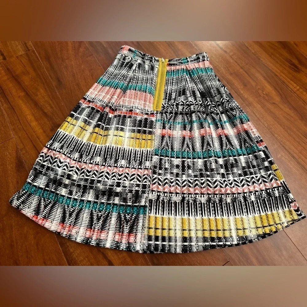 Romeo & Juliet Couture Lace Pleat Skirt , Size Small